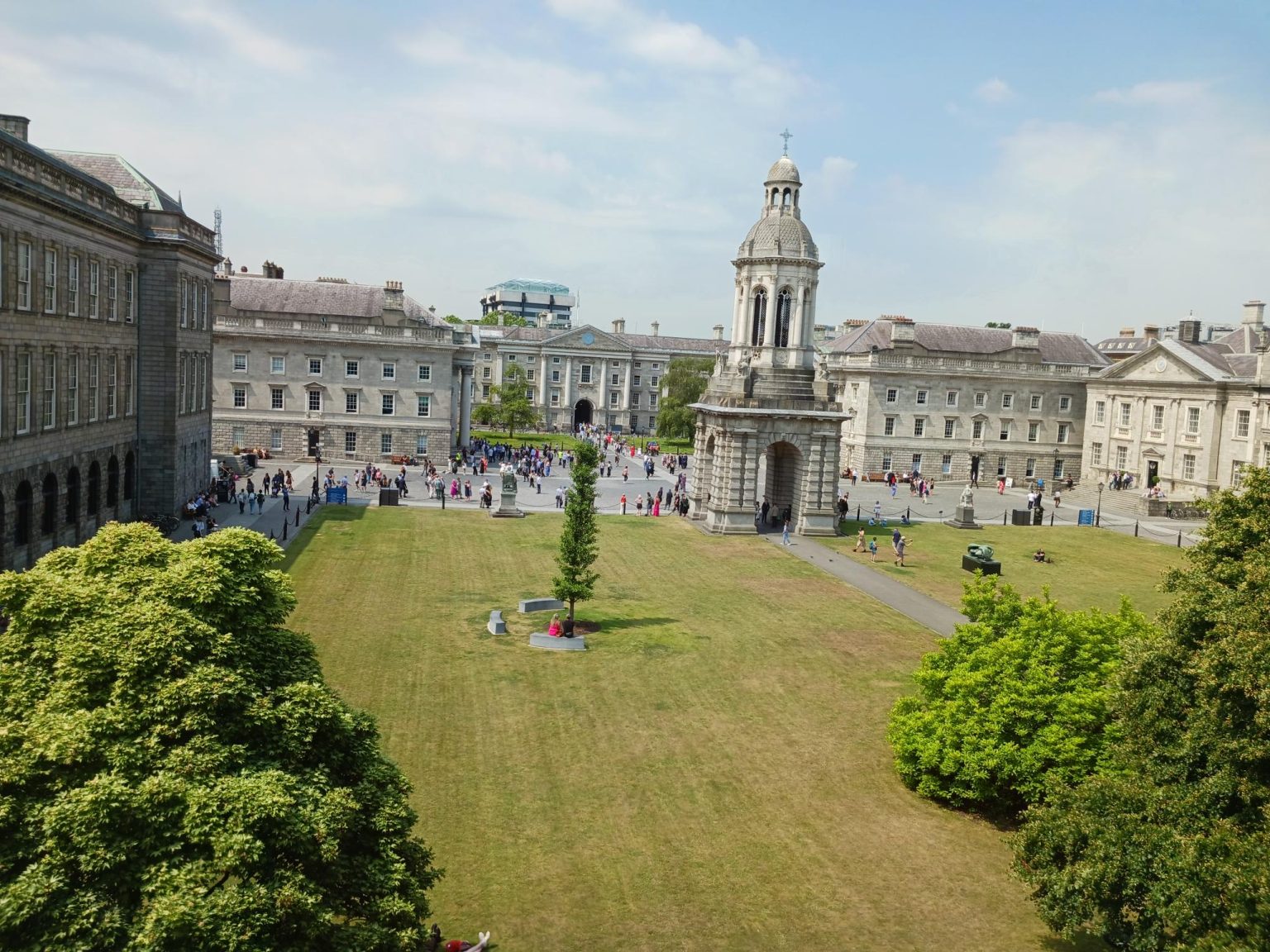 Oíche Chultúir - Turas Treoraithe ar Champas Choláiste Na Tríonóide / Guided Irish Language Tour of Trinity College Dublin Campus